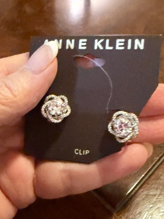 Anne Klein Jewelry - NWT Anne Klein Silver Floral Crystal Clip-On Earrings